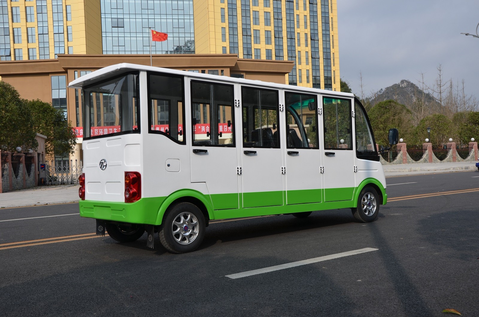 11座全封閉式觀光車(chē)